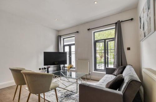 Southfields Apartment | Luxurious Spacious Apartment 2BR 2BA