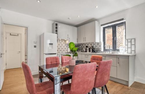 Southfields Apartment | Luxurious Spacious Apartment 2BR 2BA