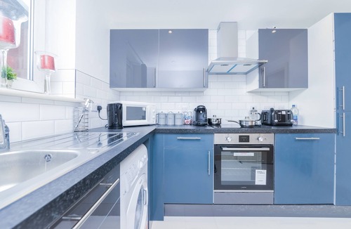 Island Gardens Apartment | Luxurious Spacious Apartment with a Big Terrace