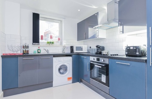 Island Gardens Apartment | Luxurious Spacious Apartment with a Big Terrace