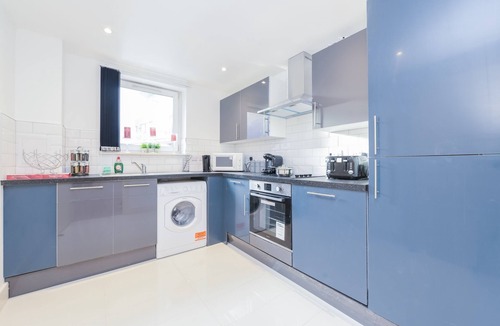 Island Gardens Apartment | Luxurious Spacious Apartment with a Big Terrace