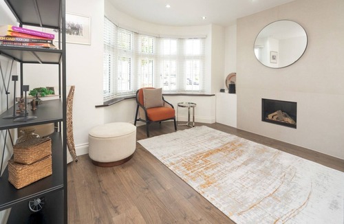 Longlands House | Luxurious Spacious House Close To London