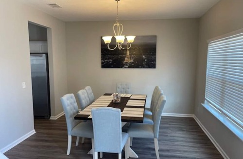 Fleming House | Luxurious & Spacious | ♛King Beds, Patio, Backyard