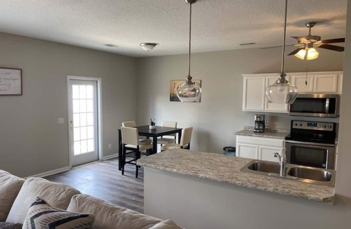 Fleming House | Luxurious & Spacious | ♛King Beds, Patio, Backyard