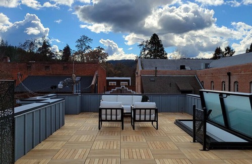 Jacksonville House | Luxurious Station House Suite A