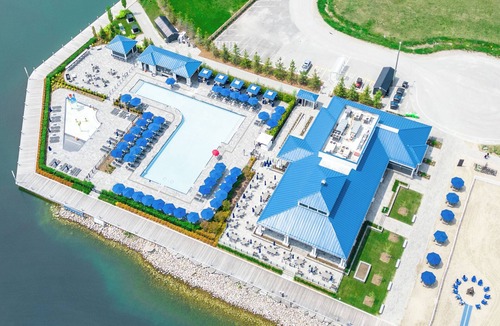 Big Bay Point Condo | Luxurious Stay at Friday Harbour + Swimming Pool & Hot Tub
