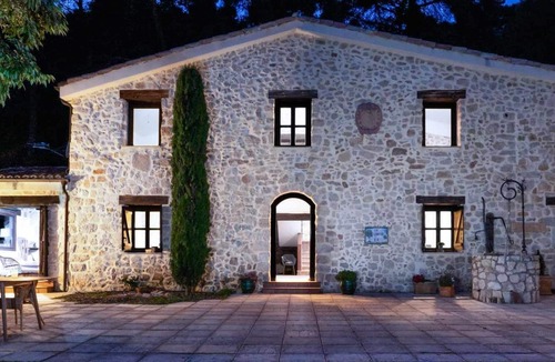 La Llacuna House | Luxurious stay in the countryside surrounded by wine fields near Barcelona.