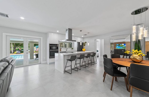 Miami Gardens House | Luxurious Stay w/Courts, BBQ, Fire Pit & H. Pool