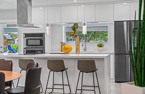 Miami Gardens House | Luxurious Stay w/Courts, BBQ, Fire Pit & H. Pool