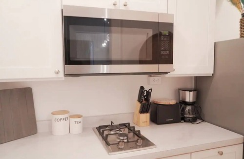 East Avenue Apartment | Luxurious Studio-Heart Of East Avenue-WalkDowntownnn