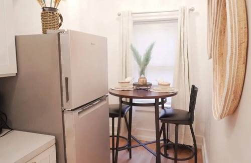 East Avenue Apartment | Luxurious Studio-Heart Of East Avenue-WalkDowntownnn