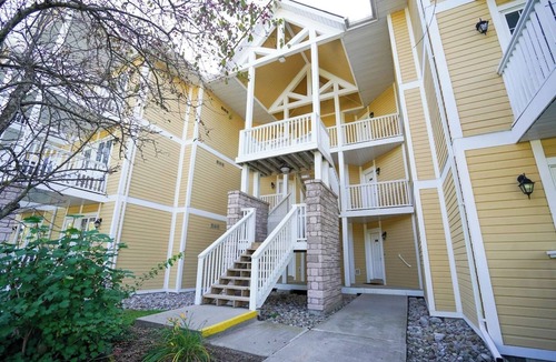 Oro-Medonte Apartment | Luxurious Studio with King Bed with Heated Pool