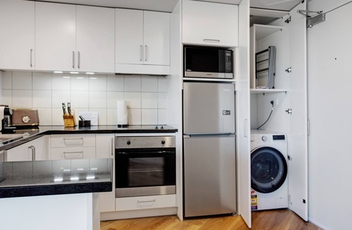 Takapuna Apartment | Luxurious Takapuna 1BR Apt