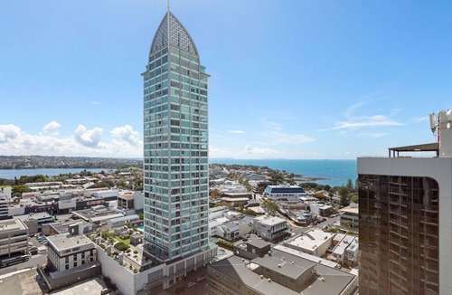 Takapuna Apartment | Luxurious Takapuna 1BR Apt