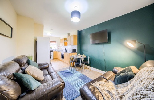 Tatenhill House | Luxurious Tile Hill House with Garden