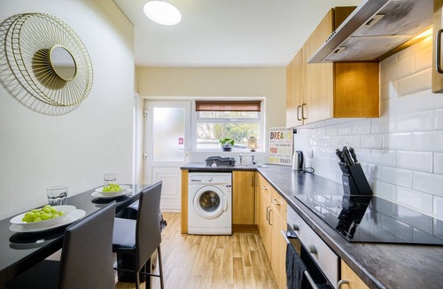 Tatenhill House | Luxurious Tile Hill House with Garden