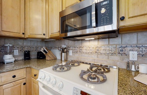 Steamboat Springs Condo | Luxurious Townhome Featuring a Shared Pool and Shuttle