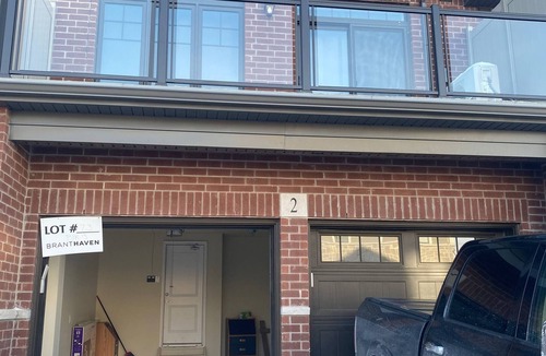 Cambridge House | Luxurious town house with x2 Cars Garage no01