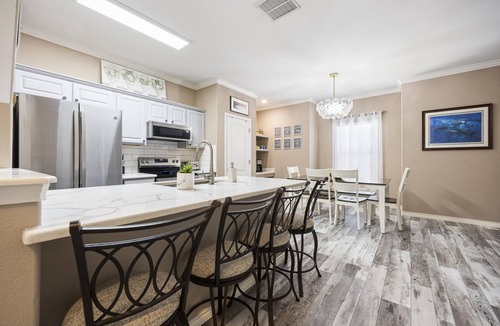 Corpus Christi Condo | Luxurious Townhome Overlooking Tropical Pool