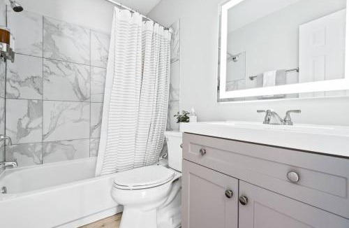 Ballston Villa | Luxurious Townhome in Arlington Kid-Friendly