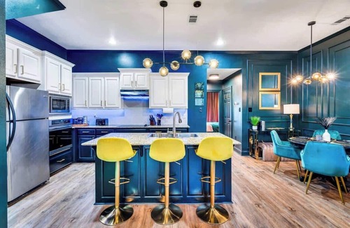 South Baton Rouge Condo | Luxurious Townhome Near LSU | Modern & Chic Stay