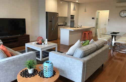 Doncaster House | Luxurious Townhouse 2BR 2.5BATH