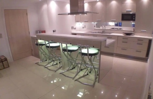 Dickens Heath Apartment | Luxurious Tranquil Penthouse in Birmingham