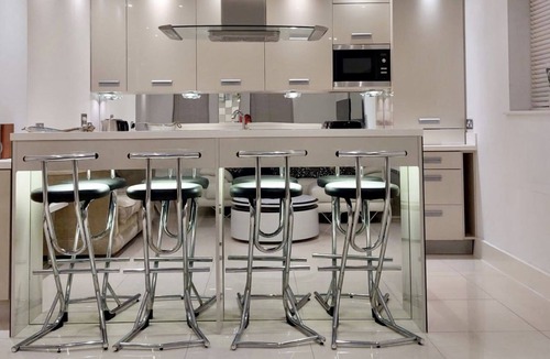 Dickens Heath Apartment | Luxurious Tranquil Penthouse in Birmingham