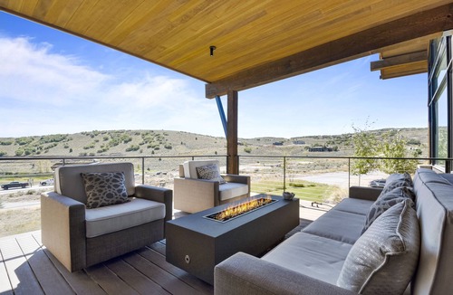 Tuhaye House | Luxurious Tuhaye Home with Modern Interior, Mountain Views
