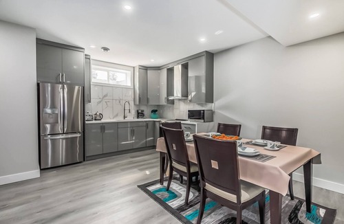 Evanston House | Luxurious two bedroom with one bathroom 3 beds