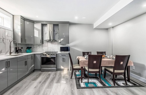 Evanston House | Luxurious two bedroom with one bathroom 3 beds