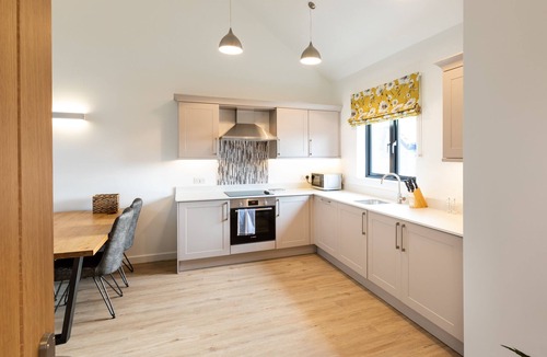 Little Stukeley Cottage | Luxurious two-bedroom barn with private terrace