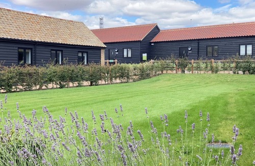 Little Stukeley Cottage | Luxurious two-bedroom barn with private terrace
