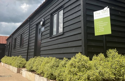 Little Stukeley Cottage | Luxurious two-bedroom barn with private terrace