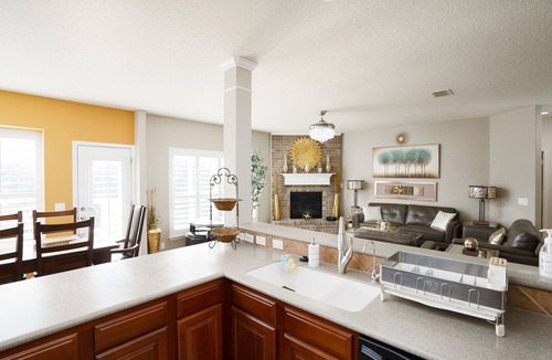 Sonoma Ranch House | ★ Luxurious Two-Story Home ★ Near La Cantera/Rim