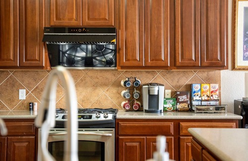 Sonoma Ranch House | ★ Luxurious Two-Story Home ★ Near La Cantera/Rim