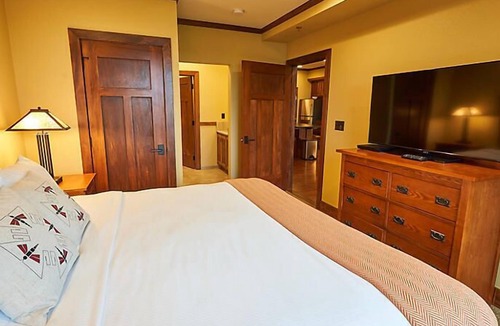 Ridgedale Resort | Luxurious units at The Cliffs at Long Creek!