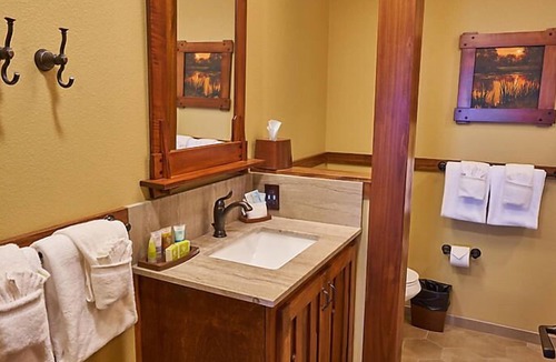 Ridgedale Resort | Luxurious units at The Cliffs at Long Creek!