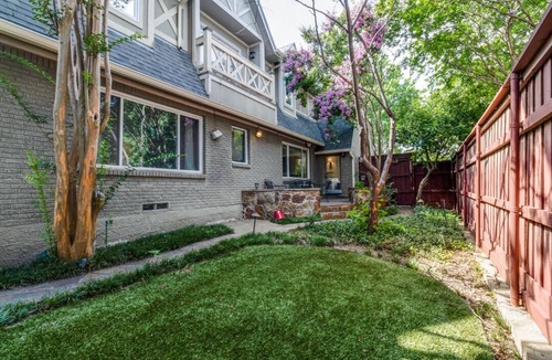 Greenland Hills House | Luxurious Updated Tudor Near Greenville Ave : Walk to Restaurants