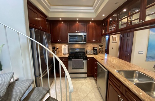 Huntington Beach Condo | Luxurious Upscale Open Concept Elegant Beautifully Maintained