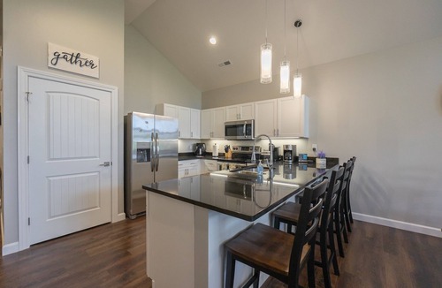 Branson Condo | Luxurious Vaulted Ceilings ~ Arcade Table! ~ FREE TICKETS INCLUDED (FH-G303)
