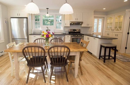 Town of Ledyard House | Luxurious Village Town House close to Inns, Spa