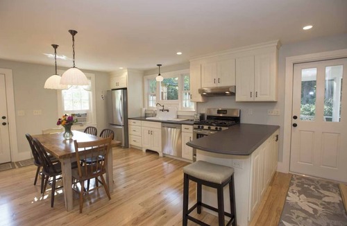 Town of Ledyard House | Luxurious Village Town House close to Inns, Spa