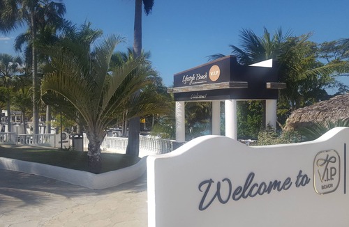 Los Brazos Resort | Luxurious Villas, and suites. Sandy Beaches