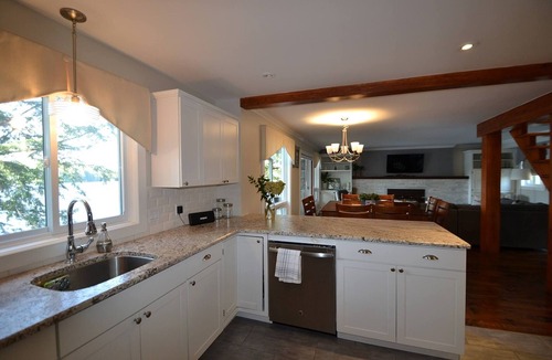 Highlands East House | Luxurious Waterfront Retreat on Paudash Lake - RidgeStone Cottage