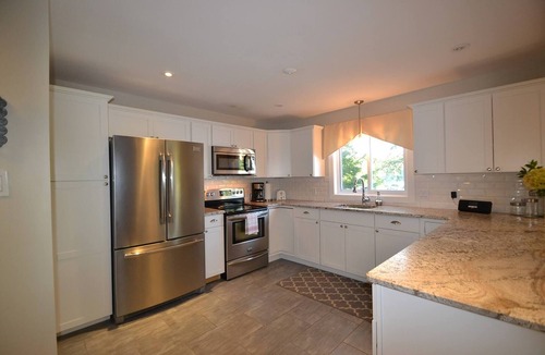 Highlands East House | Luxurious Waterfront Retreat on Paudash Lake - RidgeStone Cottage