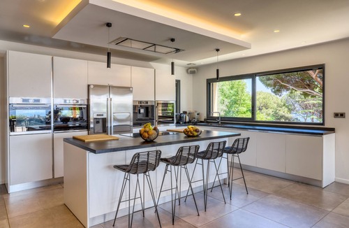 La Croix-Valmer Villa | Luxurious waterfront villa with heated pool