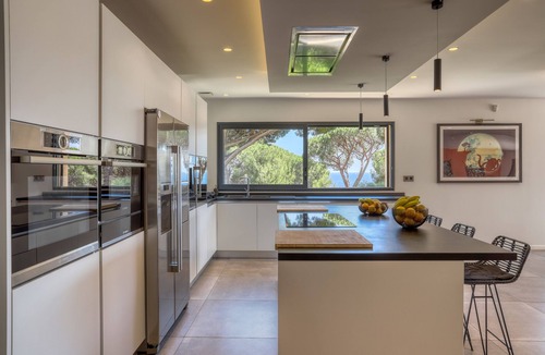 La Croix-Valmer Villa | Luxurious waterfront villa with heated pool