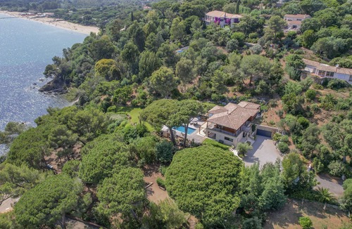 La Croix-Valmer Villa | Luxurious waterfront villa with heated pool