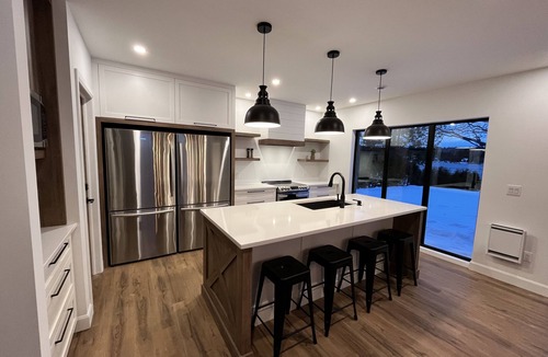 Lac-Etchemin Ski Chalet | Luxurious waterfront cottage